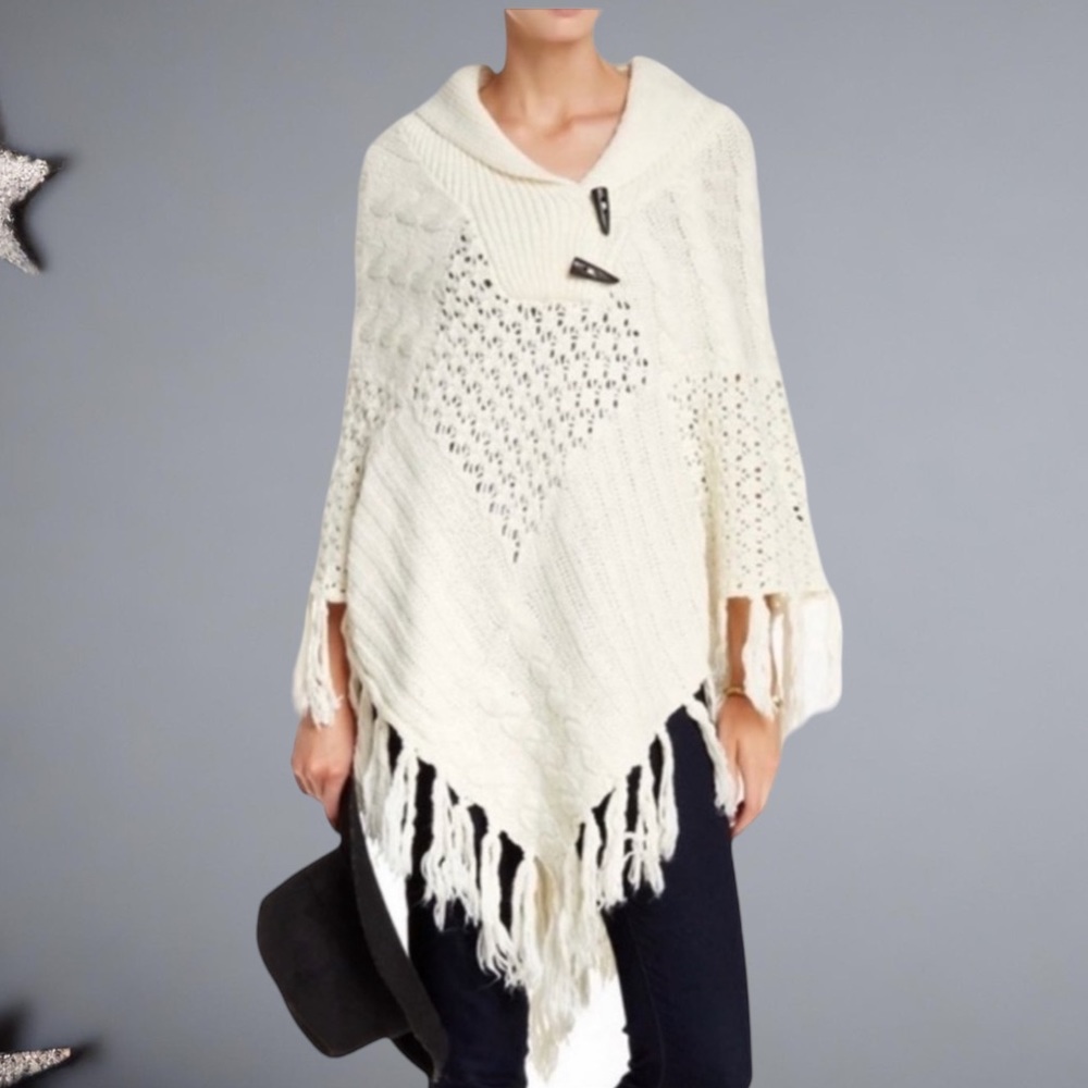 NWT Vertigo Ivory Toggle Poncho with Fringe Trim